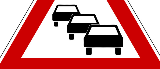Staus kosten Zeit und Nerven. Vor allem, wenn kleine Mitfahrer auf der R&uuml;ckbank quengeln. Reisespiele für unterwegs unterhalten den Nachwuchs.