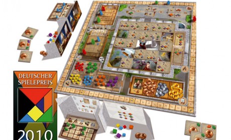 Fresko war auch für das Spiel des Jahres 2010 nominiert. Die Jury schrieb in der Begr&uuml;ndung: "Fresko erz&auml;hlt eine plausible Geschichte und bietet auch mit dem Farbenmischen einen verst&auml;ndlichen Zugang. Wer es anspruchsvoller mag, kann drei Erweiterungen beliebig kombinieren. Fotos: Queen Games/Deutscher Spiele Preis